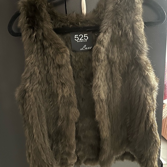 525 Réal Luxe Fur Vest - Picture 2 of 4